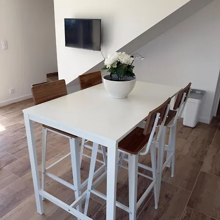 Belle Maison Neuve Au Calme Reposant Apartamento